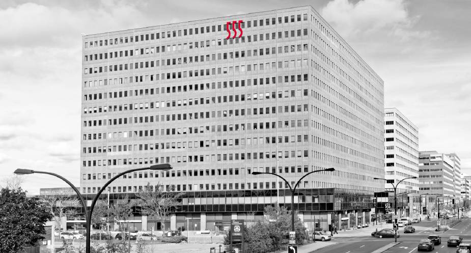 Lasania Sportswear showroom at 555 Chabanel, Montréal